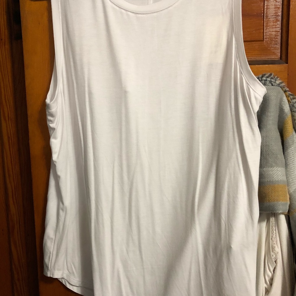 White shell - Picture 2 of 3